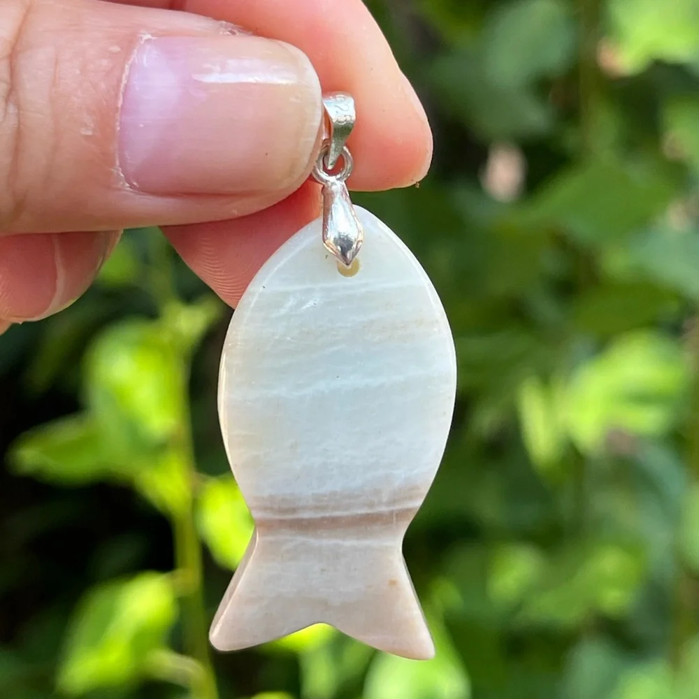 Sterling silver 925 stamped Caribbean calcite‎ fish pendant 1436